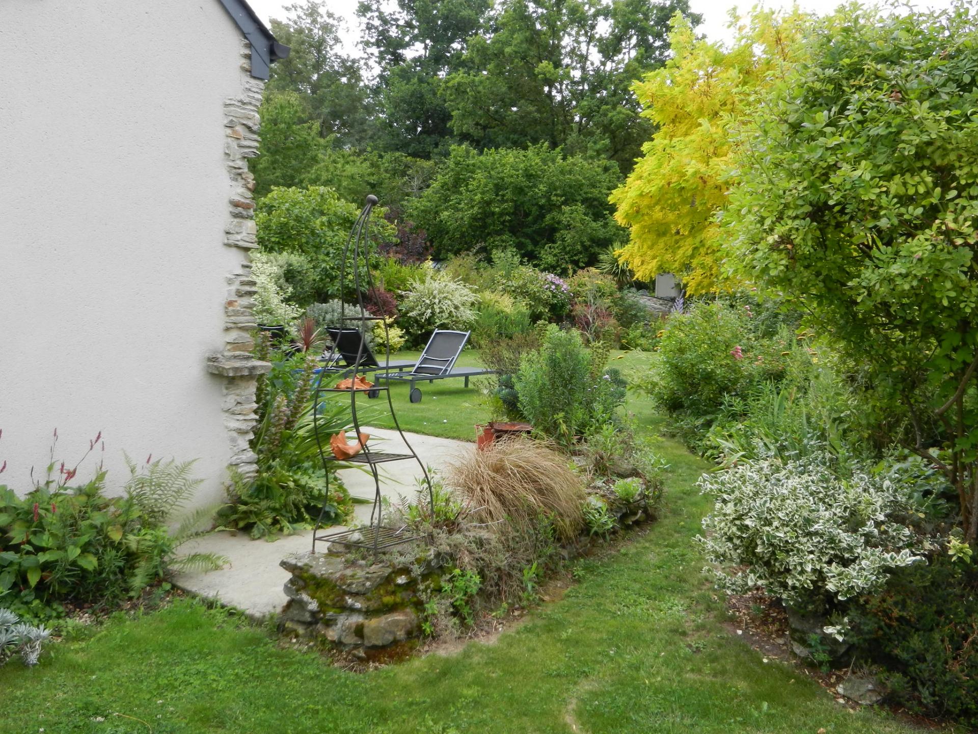 vu d'un côté de la maison