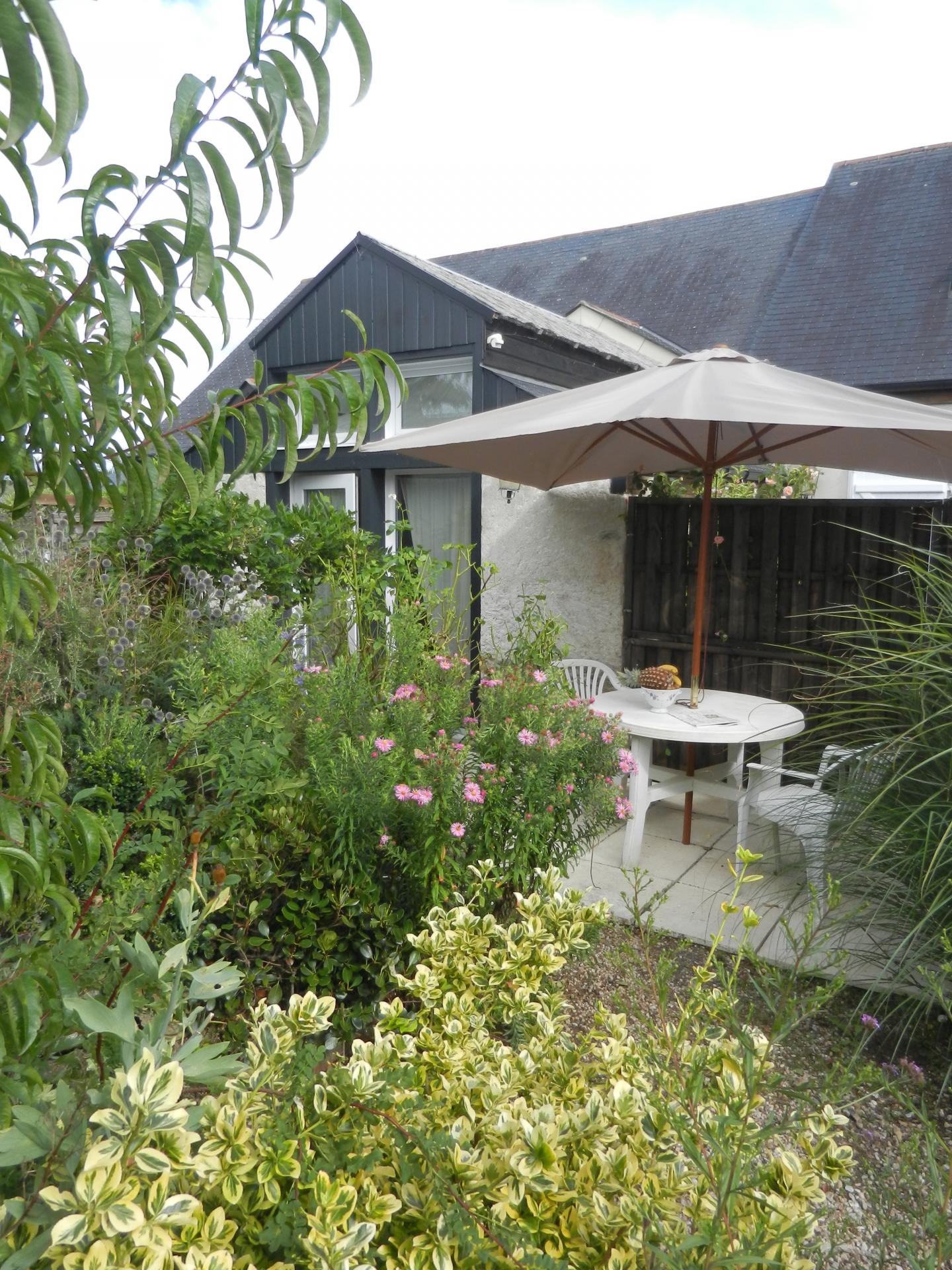 une terrasse privée très végétalisée